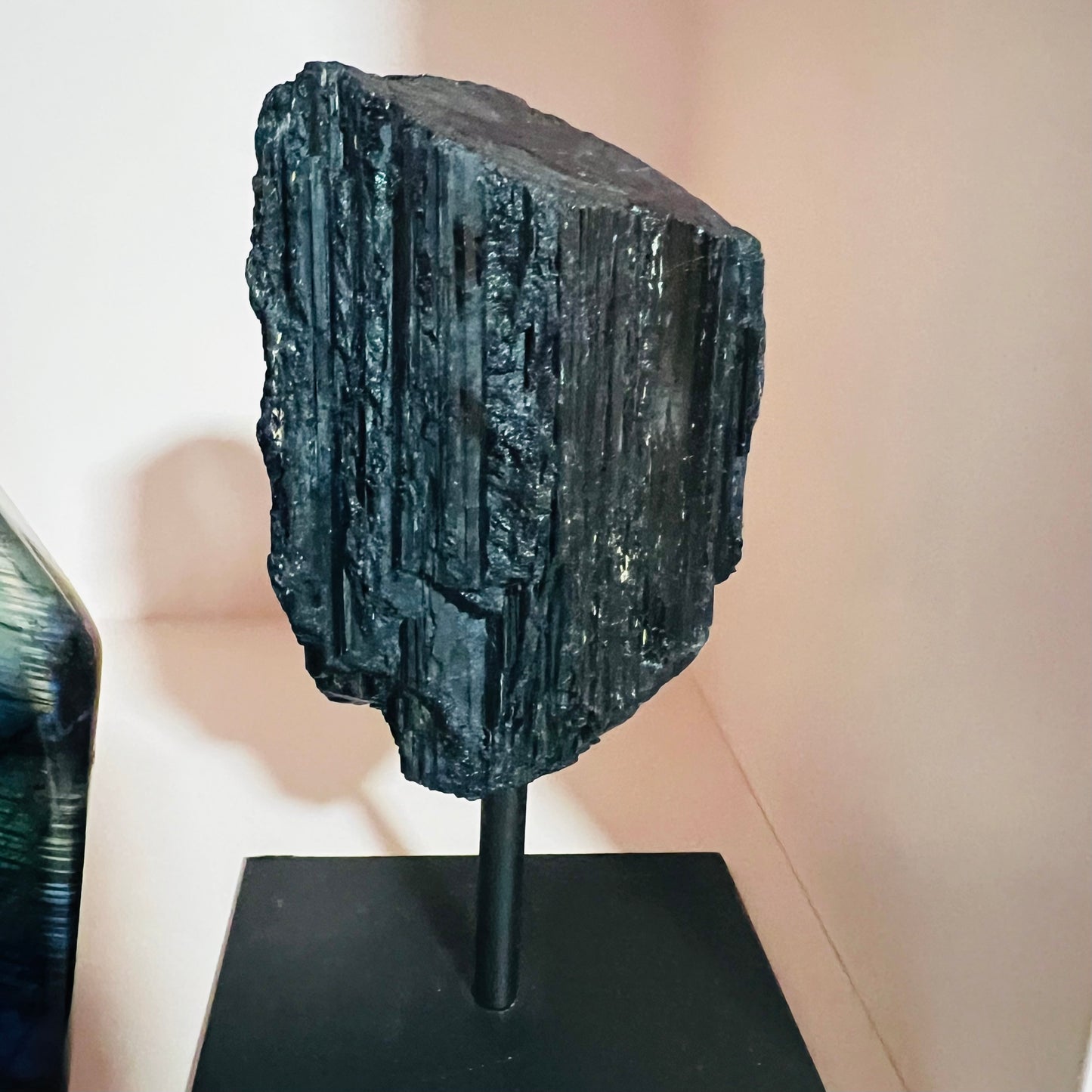 Turmalina Negra con peana || Protección - Limpieza