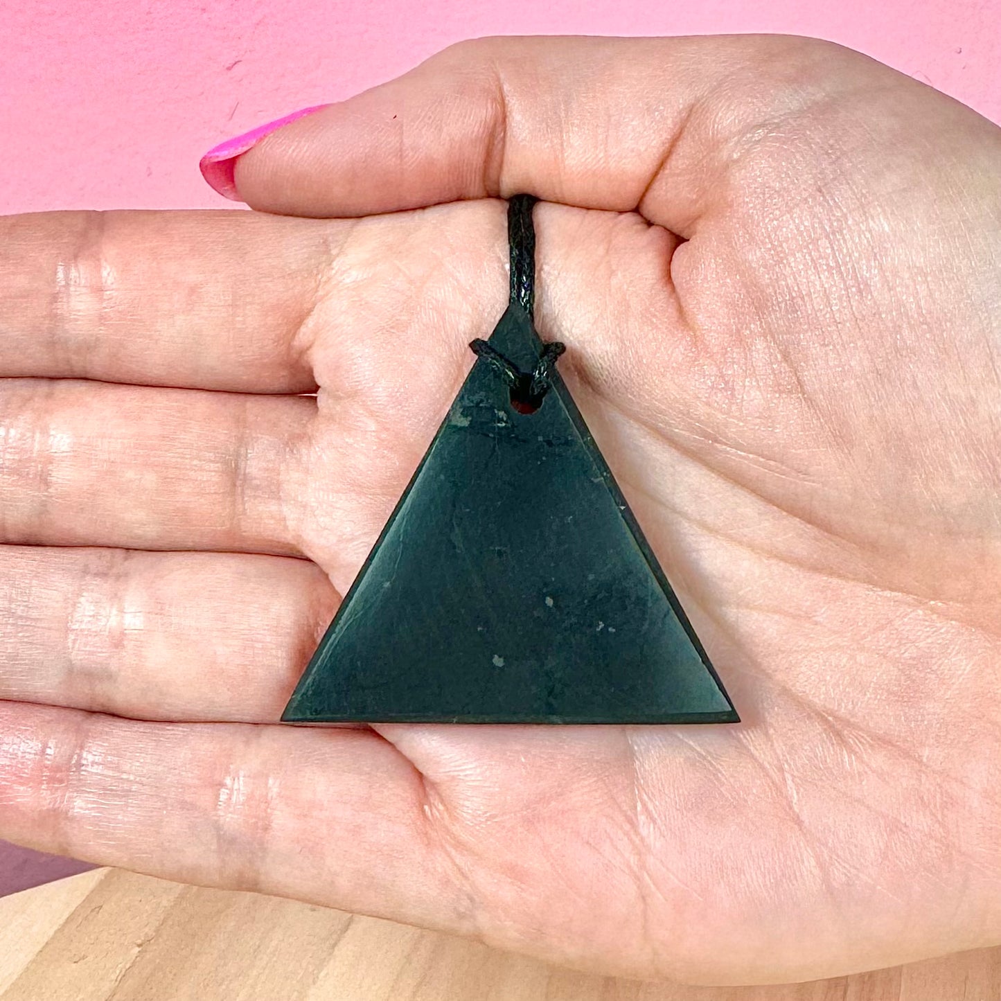 Colgante de Shungit Triángulo || Protección - Desintoxicación