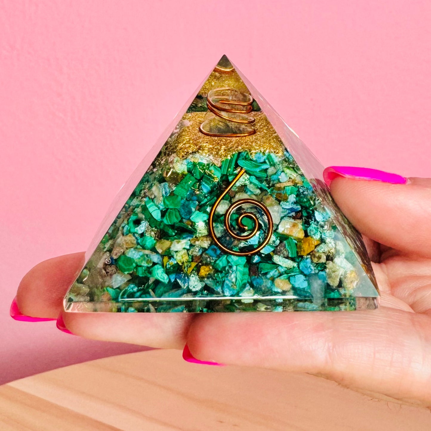 Pirámide Orgonita de Crisocola y Malaquita con Espiral 5x5cm || Protección Energética - Abrir Caminos
