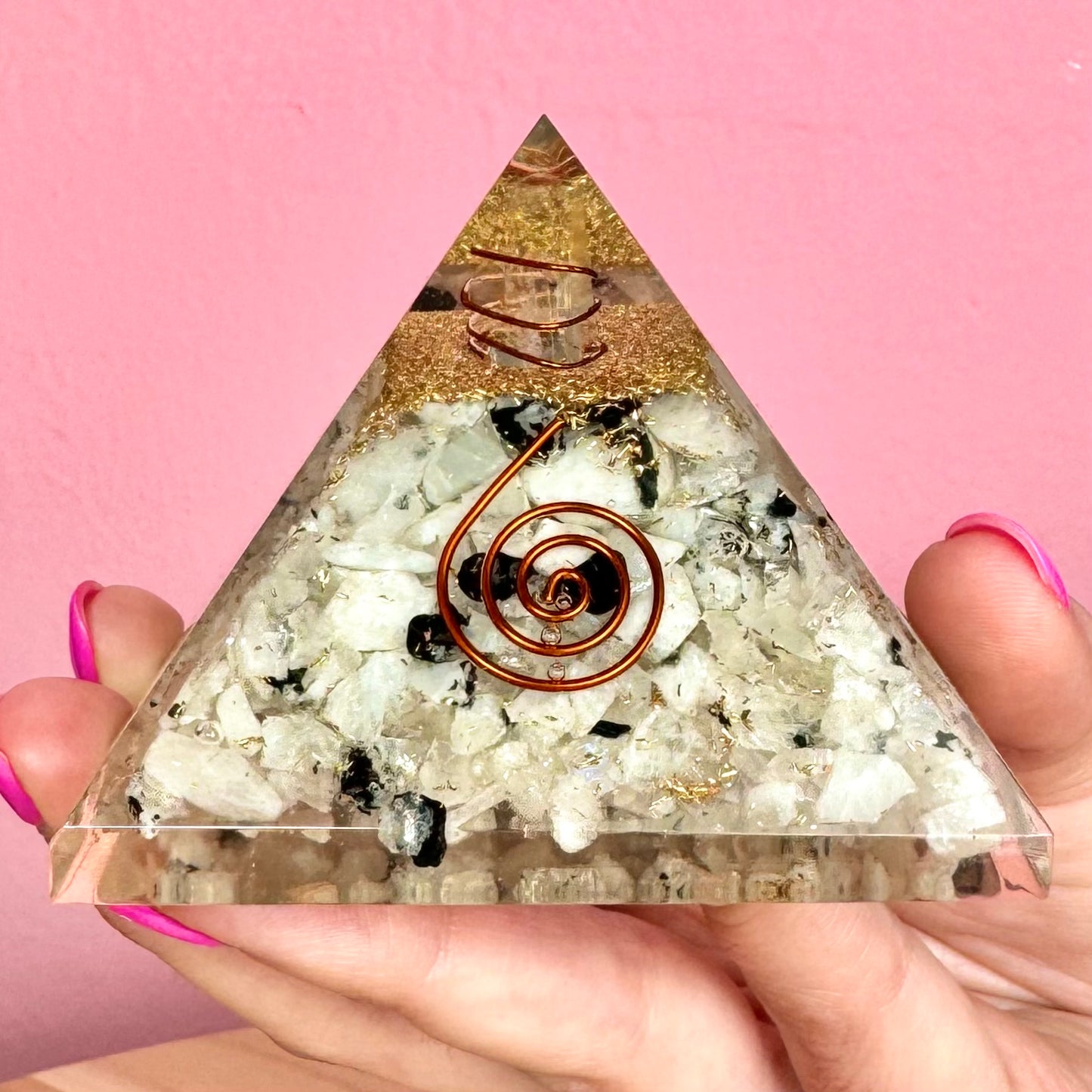 Pirámide Orgonita de Piedra Luna con Espiral 7x7cm || Protección Energética - Equilibrio Femenino
